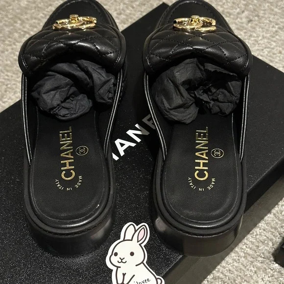 Chanel Shoes Loafers Black Quilted 25C Turnlock Mules Slides 37.5C EU NIB - Picture 8 of 11